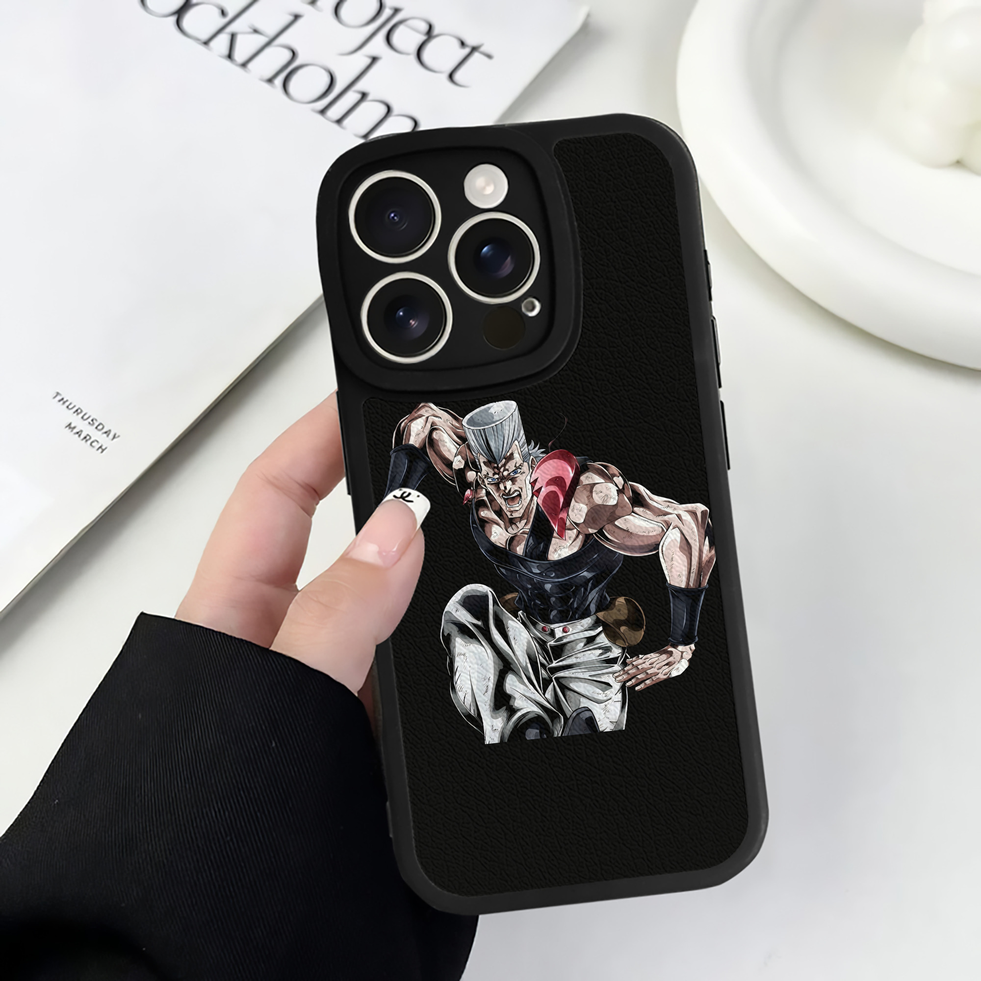 （画像用） ジョジョの奇妙な冒険 ジャン＝ピエール?ポルナレフ JoJo's Bizarre Adventure Jan Pierre Polnareff 【iPhone 16シリーズ対応】シリコンスマホケース（レザー調） 材質：シリコン